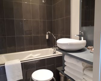 Auberge Bressane de Buellas - Buellas - Salle de bain
