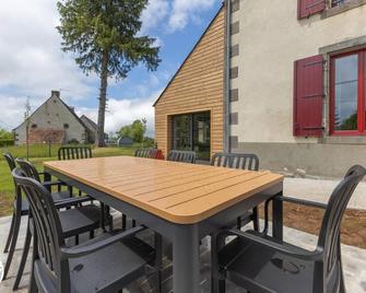 The \'Dore\' gîte - Avèze - Patio