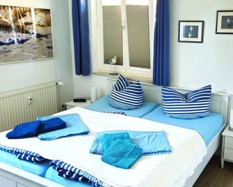 Apartment Möwennest with terrace and garden - Middelhagen - Schlafzimmer