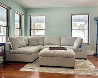 Charming 3 bedroom 2 bathroom home - Kalkaska - Sala de estar