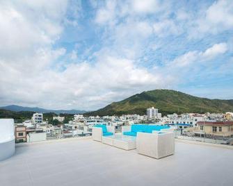 Sanya Jing Yao Sea View Inn - Sanya - Piscina