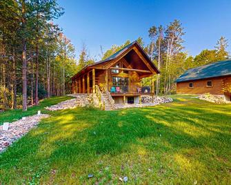 Brown Bear Cabin - Tomahawk - Будівля