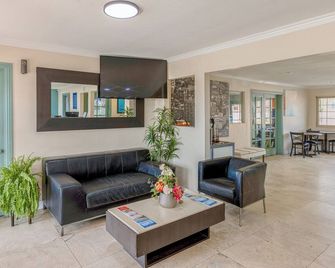 Hotel Avenida - Oceanside Camp Pendleton - אושנסייד - לובי