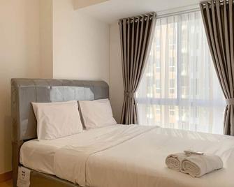 Warm And Cozy Living 2br Tokyo Riverside Pik 2 Apartment By Travelio - Sepatan - Habitación