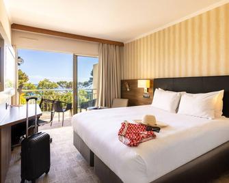 Holiday Inn Cannes - קאן - חדר שינה