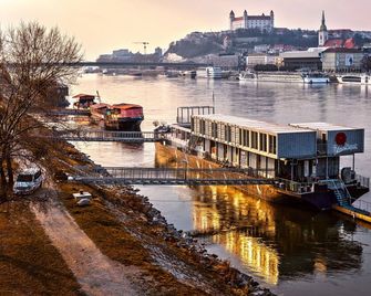 Sundeck botel - Bratislava