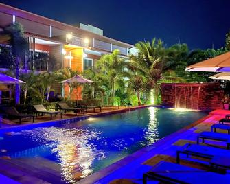 哈贊達蘭塔度假酒店 - 閣蘭大 - 高蘭 - 游泳池