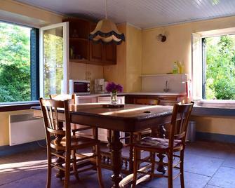 Old farm (1863) on the edge of the forest, calm and nature - Le Clerjus - Comedor