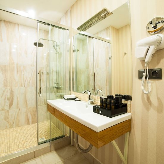 Absolute Hotel image 1