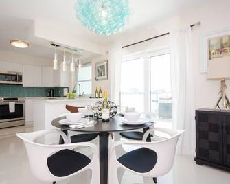 Waterfront Modern Chic #1 Clearwater Beach - Clearwater Beach - Essbereich