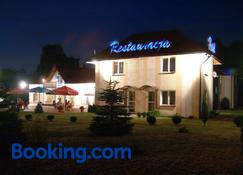 Hotel Pod Debami - Pabianice - Building
