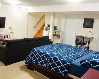 Cozy Guest Suite with Private Bathroom & Entrance - Milton