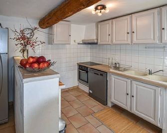 Provence, peaceful house, countryside, swimming pool, between Lubéron -Avignon -Mt Ventoux - Monteux - Kitchen