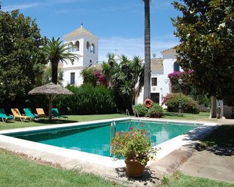 Hotel Cortijo El Esparragal - Gerena - Piscina