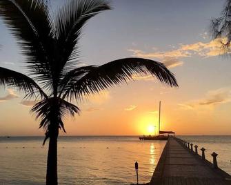 \'Tortuga Kai\' - 2 Br Oceanfront Condo At Kaibo, Grand Cayman - North Side - Beach