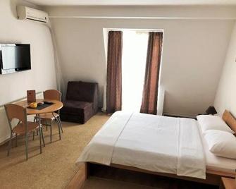 Hotel Topcider - Belgrade - Bedroom