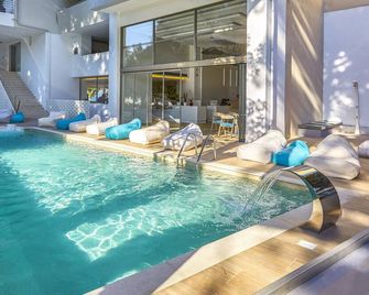 Triton Hotel - กอส