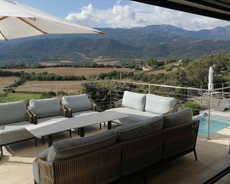 Beautiful contemporary villa - Region Porto Vecchio - South Corsica - Figari - Balcon