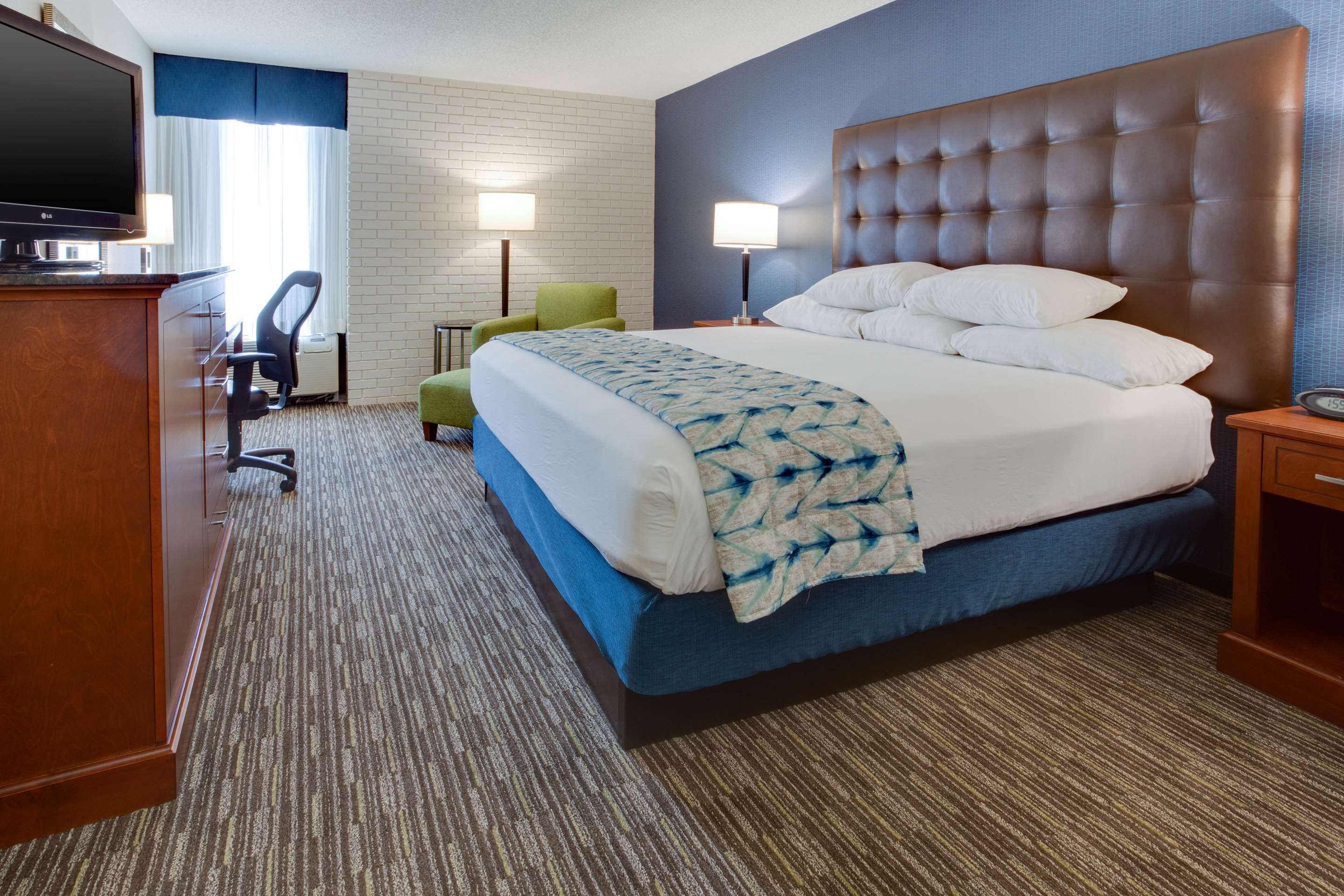 Drury Inn & Suites Nashville Airport - נאשוויל - חדר שינה