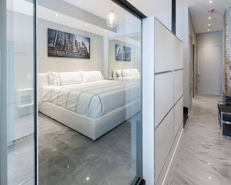 One-Bedroom Apartment - Montreal - Bedroom