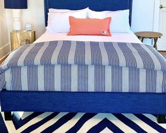 Escape to the Eastern Shore -Upscale Romantic Waterfront getaway cottage w dock - Onancock - Habitación