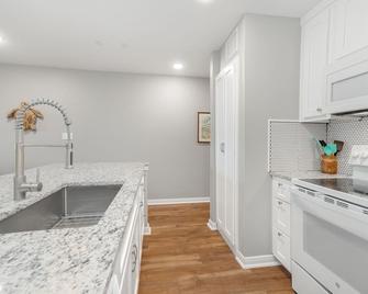 Sunrise Villas 208 - Boardwalk To The Beach - Port Aransas - Kitchen