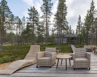 Kuukkeli Log Houses Villa Aurora 'Pupula' - Сааріселькя - Патіо