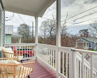 1 Mi to Dtwn: Home w/ Backyard in Raleigh! - ראליי - מרפסת