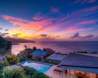 Panoramic view of the ocean and secluded beach - Parham Town - Zwembad