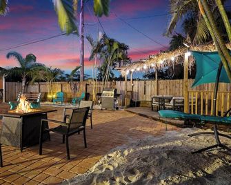 Fun, Resort-style Coastal Villa W Splash Pad! - Sarasota - Patio