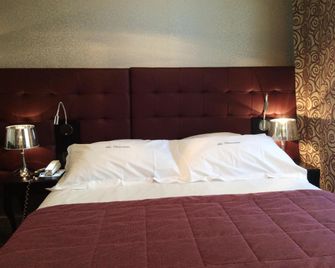 Hotel La Chaumiere - Dole - Bedroom