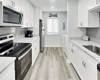 117 Island House, Where Memories Are Made - Hilton Head Island - Kitchen