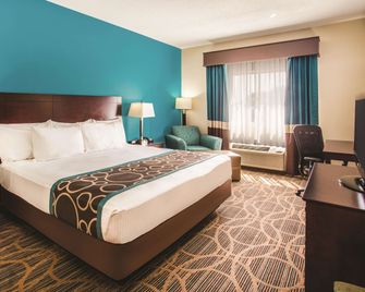 La Quinta Inn & Suites by Wyndham Evansville - Evansville - Schlafzimmer