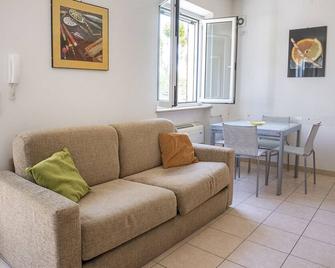 N011 - Numana, nuovo bilocale con giardino - Sirolo - Wohnzimmer