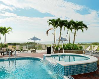 Hampton Inn & Suites Ocean City/Bayfront-Convention Center - Ocean City - Alberca