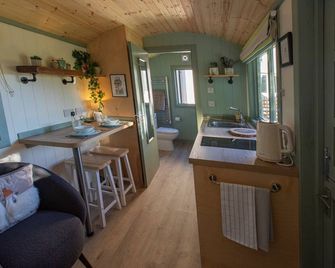 Cosy Shepherds Hut with hot tub in the Scottish Highlands - Alness