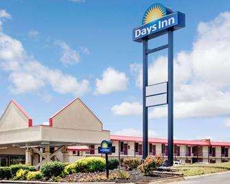 Days Inn by Wyndham Knoxville West - Knoxville - Building