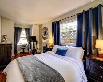 Historic Prescott Home with Yard and Fire Pit! - Prescott - Bedroom