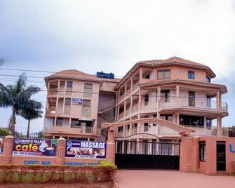 Ubuntu Palace Hotel - Runati - Kampala - Gebäude