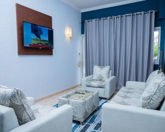 Hotel Hibiscus Blvd Triomphal - Libreville