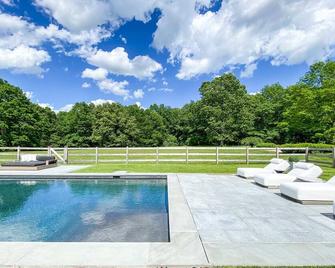 Whimsy Woods - 14 Acre Millbrook Estate with Pool - Millbrook - Pool