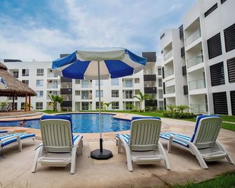Cozy 2-Bedroom Retreat with Pool Access - Manzanillo - Pool
