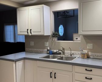 2 Bedroom 1 Bathroom House in Kearney - Kearney - Kitchen