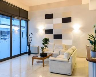 هوتل بريمافيرا - ستريسا - غرفة معيشة