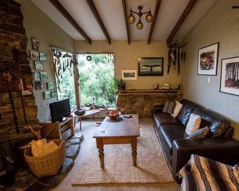 Secluded Cabin Getaway near Punakaiki, South Island, New Zealand - Barrytown - Sala de estar