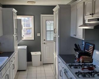 Large Family Friendly Home Near Disneyland And Beaches - Lakewood - Kitchen