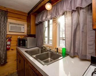 River Bend's Resort - Baudette - Kitchen