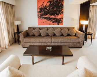 Sheraton Salta Hotel - סלטה - סלון