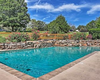 Resort Amenities and Lake Access Camdenton Retreat - Camdenton - Pool