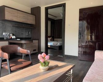 Coco Cabana - Varanasi - Living room